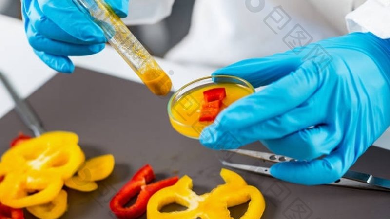 无糖儿童饼干的配料表是判断其是否健康的关键。消费者在选购时，应关注以下几点：